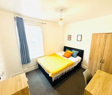 Room in a Shared House, Newcombe Road, SO15 - Photo 6