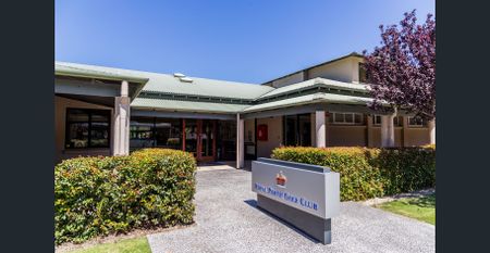 Furnished One Bedroom Apartment In Great Location ! - Photo 5