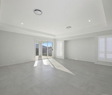 Near-new, premium family home - Photo 5