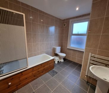 4 Bed Student Accommodation - Photo 4