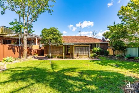 Three Bedroom Home With Water Views! - Photo 2