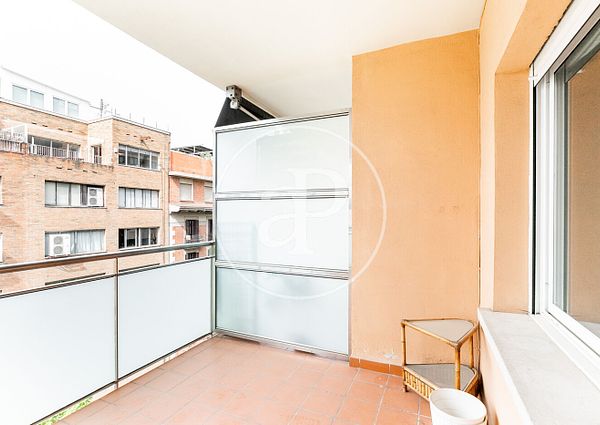 Furnished apartment for rent in Viladomat Street, Eixample Esquerra