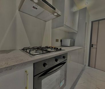 4 bedroom semi-detached house to rent - Photo 5