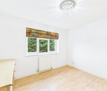 4 bedroom detached house to rent - Photo 4