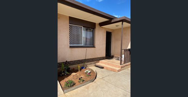 Low Maintenance 2 Bedroom Unit - Photo 1