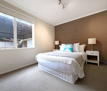 SPACIOUS | GREAT LOCATION | GROUND-FLOOR LIVING - Photo 2