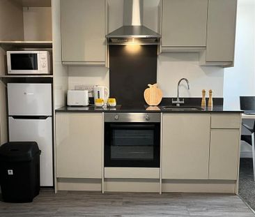 1 bedroom private hall to rent - Photo 3