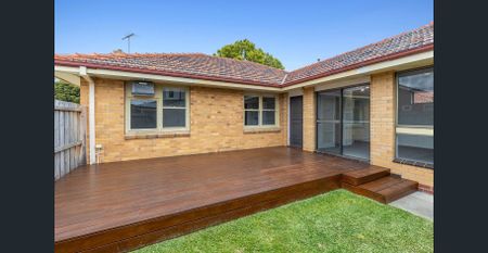 Freshly updated- this property offers a great location. - Photo 5