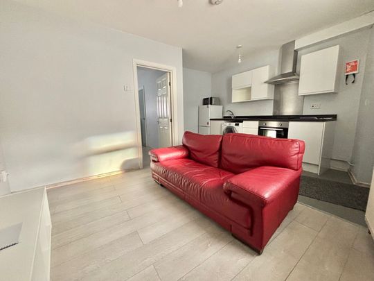 Bellevue Road, Southampton - Photo 1