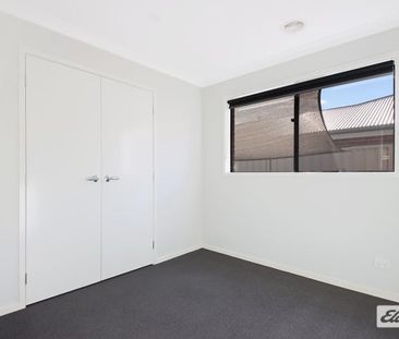 Low maintenance modern living! - Photo 5