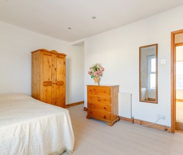 2 Bed Terraced House, Mayfield Road, E13 - Photo 5