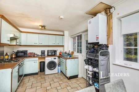 3 bedroom terraced house to rent - Photo 3