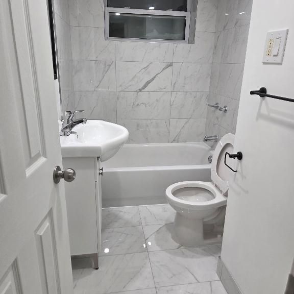 Très beau 3 1/2 à louer, entièrement rénové! À voir absolument! - Photo 1