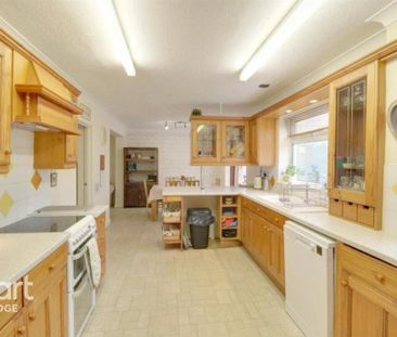 4 bedroom end of terrace house to rent - Photo 3