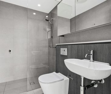 One Bedroom Unit with Park and Bay Views - Photo 4