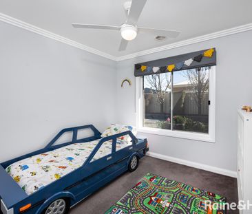 SPACIOUS FOUR-BEDROOM HOME - Photo 5