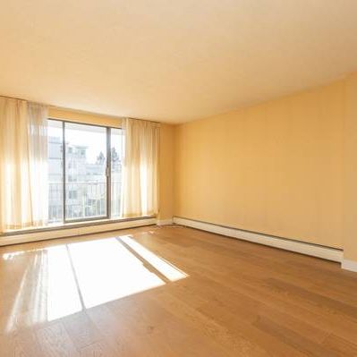 (ORCA-REF#301-1745E)*Bright & Spacious 2-Bed Corner Unit in Ambleside* - Photo 3