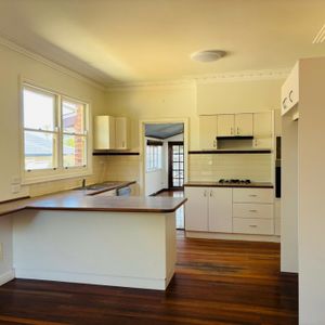 13 Goldsmith Street, South Bunbury WA - Photo 2