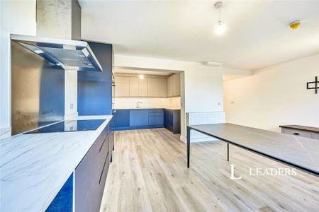 1 bedroom in a house share to rent - Photo 4