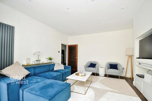 3 bedroom semi-detached house to rent - Photo 1