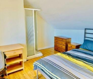 Donegall Road, En-Suite Room 5, All Bills Included, Belfast, BT12 5NB - Photo 5