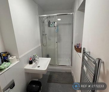 1 bedroom in a flat share to rent - Photo 6