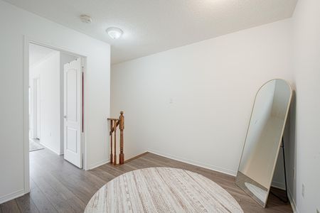 For Lease - 84 Hartford Crescent, Newmarket, Ontario - Photo 4