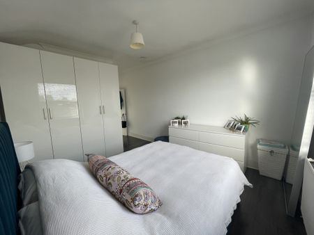 The Perfect Earlsfield Flat for a Couple to Rent in London, SW18 - Photo 2