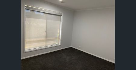 Luxurious 3 Bedroom Home with ensuite - Photo 2