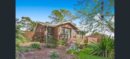 SPACIOUS FOUR BEDROOM FAMILY HOME - Photo 5