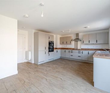 4 bedroom detached house to rent - Photo 6