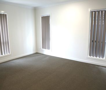 Modern family home ready to move in - Photo 2