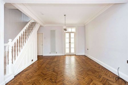 Stylish, modern three bedroom home with lovely large garden, well located in central Hale - Photo 2