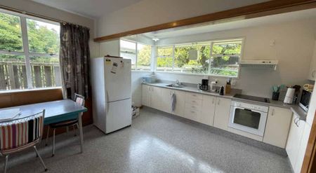 Three bedrooms in Lincoln close to university. - Photo 2