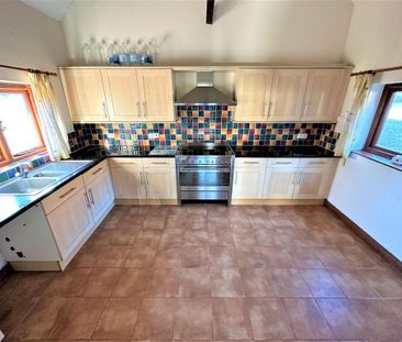 4 bedroom semi-detached house to rent - Photo 6