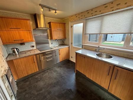 2 bedroom end of terrace house to rent - Photo 2