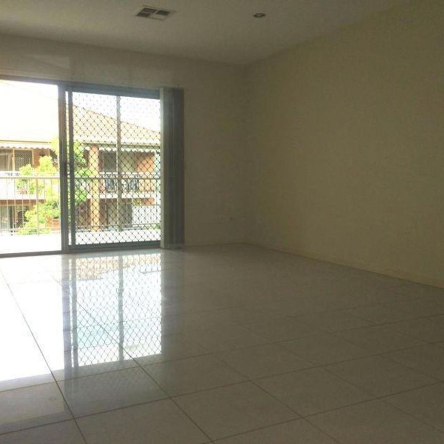 Three Level Townhouse! - Photo 1