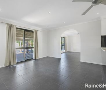 Low Set 3 Bedroom Home with Swimming Pool! - Photo 4