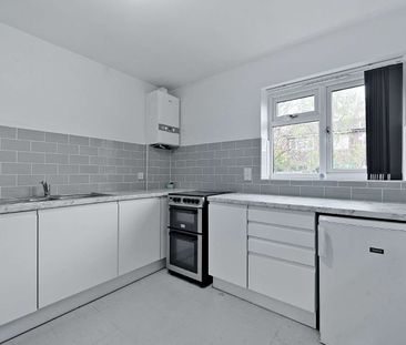 A ground floor flat is located less than a mile from Marlow High St... - Photo 1