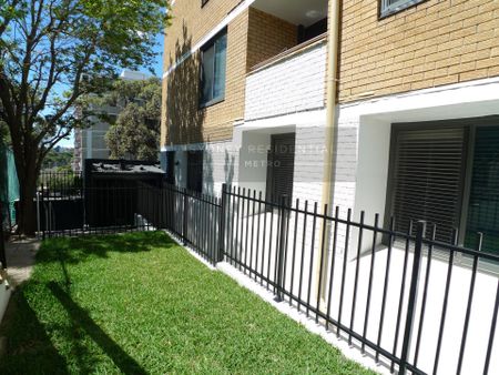 ***APPLICATION RECEIVED*** Renovated Unfurnished 3 Bedroom Garden Apartment in Handy Location - Photo 4