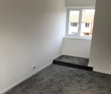 3 bedroom link detached house to rent - Photo 3