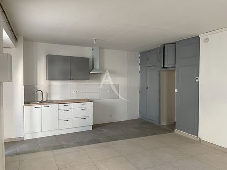 Location Maison 4 pièces 80m² FONTENAY LE COMTE 85200 - Photo 5