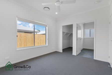 BRAND NEW 4 BED HOME - GREAT FULLY FENCED BACKYARD - Photo 3