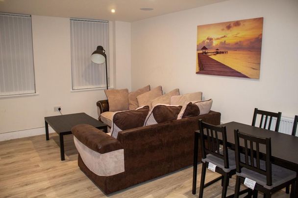 4 bedroom flat to rent - Photo 1