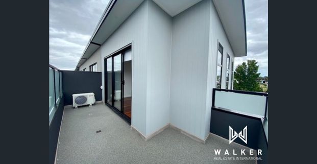 Modern Living Townhouse! - Photo 1