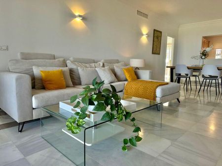 Luxury Apartment for rent in Benahavís, Andalusia - Photo 2