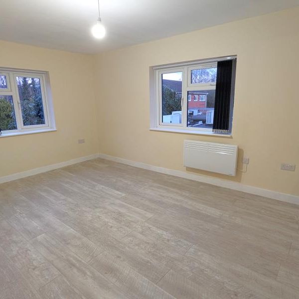 103 Walton Road, Woking - 1 bedroomProperty for lettings - Seymours - Photo 1