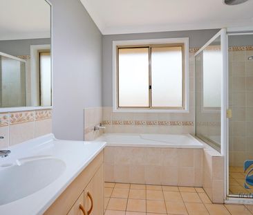 LARGE FAMILY HOME - Photo 4