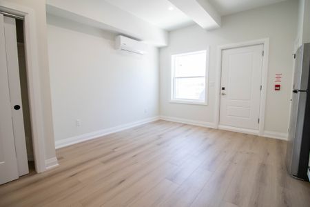 Newly Renovated 1 Bedroom unit in Welland - Photo 2