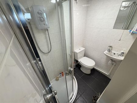 Wetherby Grove, Burley, LS4 2JH, Leeds - Photo 5